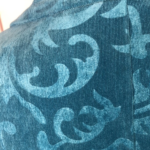 R. Q. T. Vintage Look Embossed Turquoise Lightweight Corduroy Cropped Jacket - Picture 11 of 13